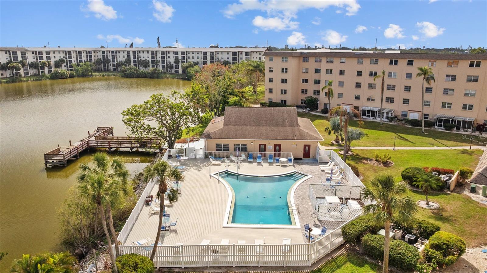 BAYSHORE ON THE LAKE APTS SEC 1 - Residential