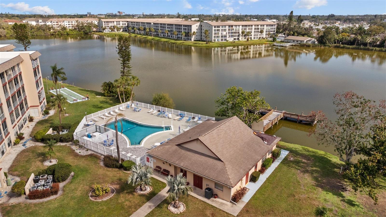 BAYSHORE ON THE LAKE APTS SEC 1 - Residential