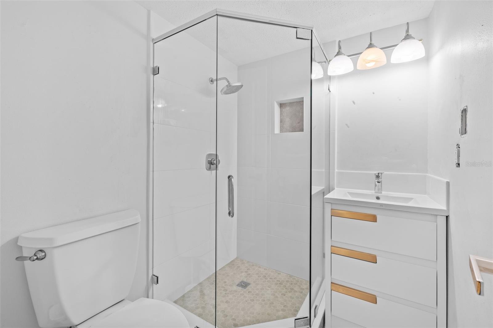 BAYSHORE ON THE LAKE APTS SEC 1 - Residential