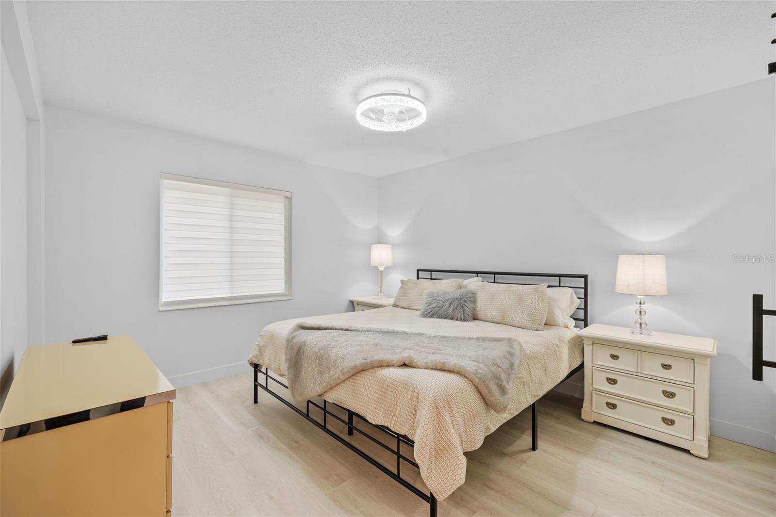 BAYSHORE ON THE LAKE APTS SEC 1 - Residential