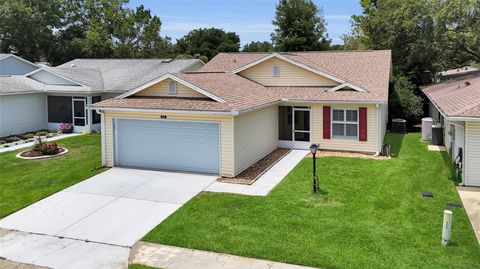 Photo of 701 Glen Oaks Drive, Leesburg, FL 34748 (MLS # G5113392)