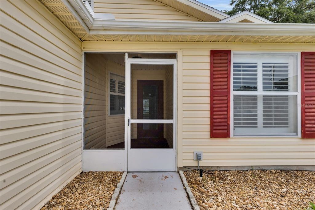 Photo of 701 Glen Oaks Drive, Leesburg, FL 34748 (MLS # G5113392)