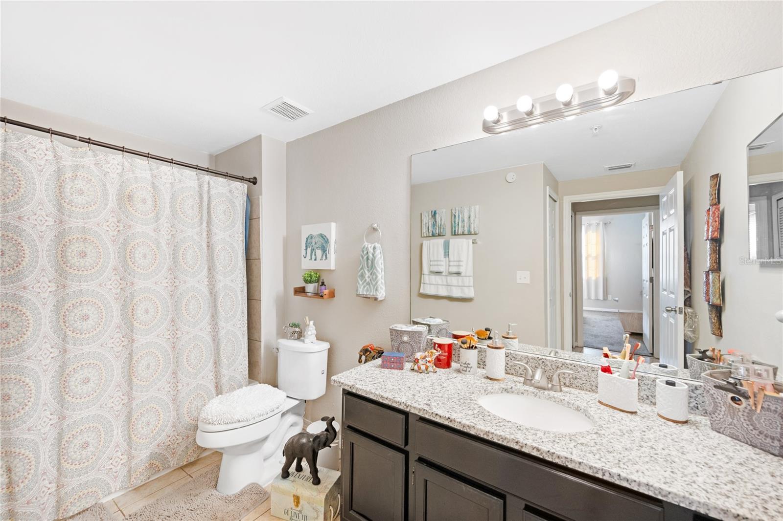 HAMPTONS/METROWEST BLDG 3 - Residential Lease