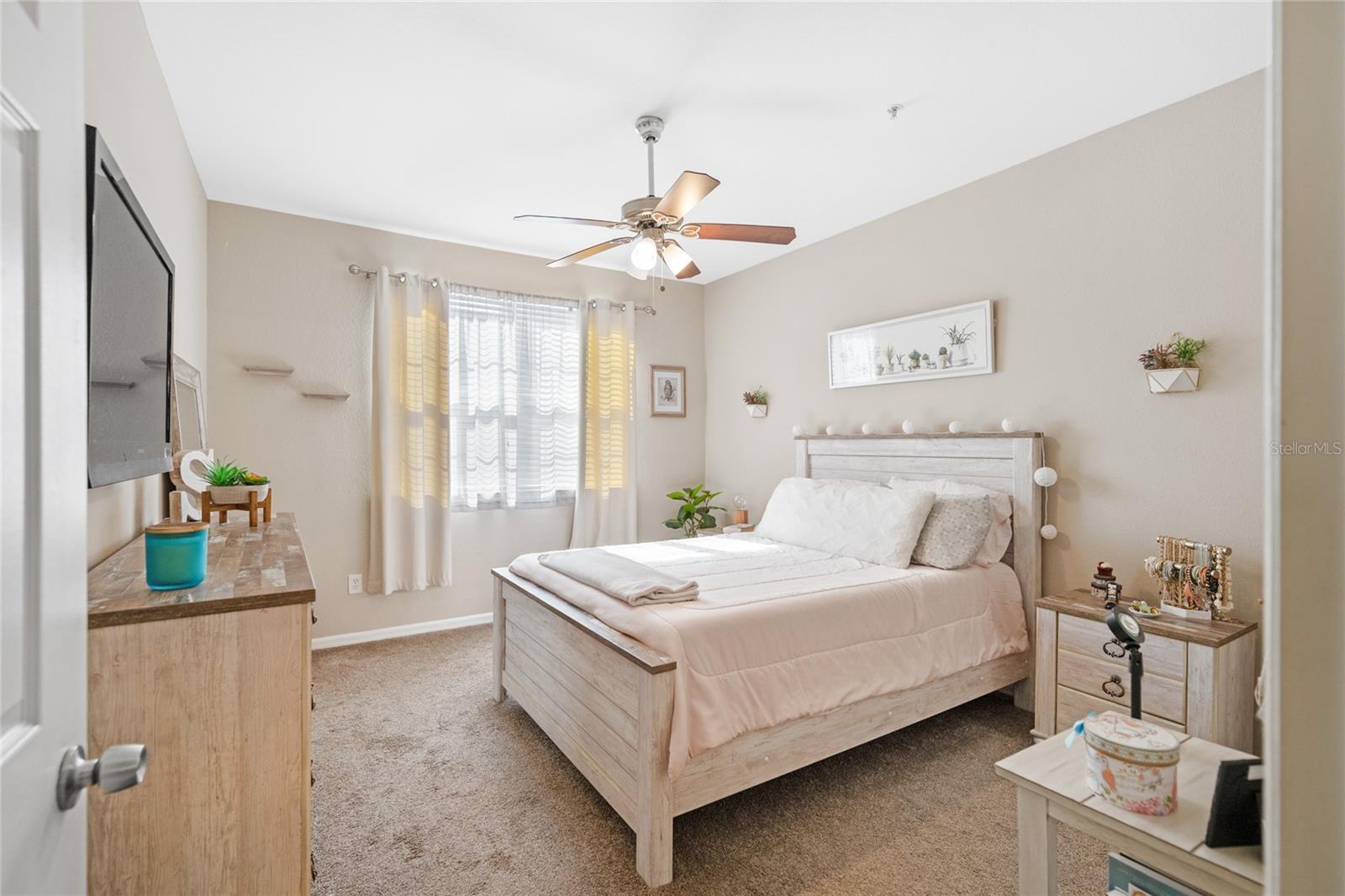 HAMPTONS/METROWEST BLDG 3 - Residential Lease