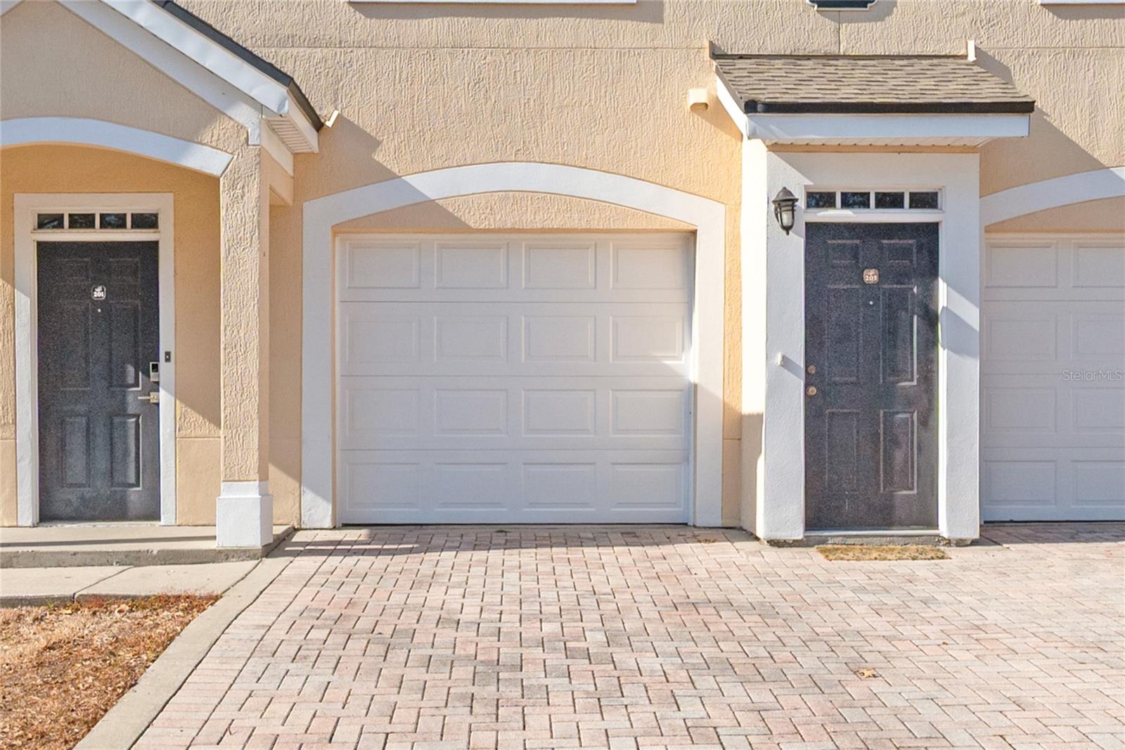 HAMPTONS/METROWEST BLDG 3 - Residential Lease