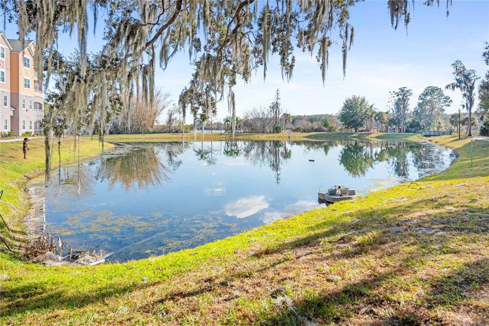 HAMPTONS/METROWEST BLDG 3 - Residential Lease