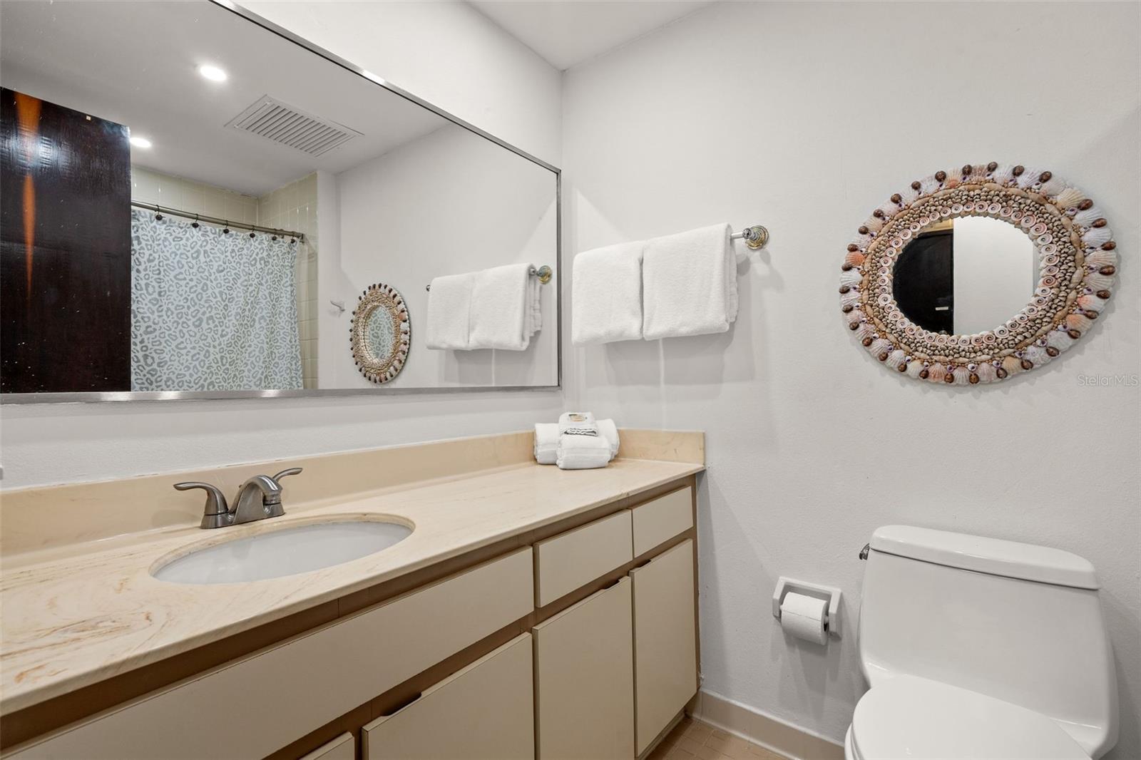 CRESCENT COVE CLUB CONDOMINIUM - Residential