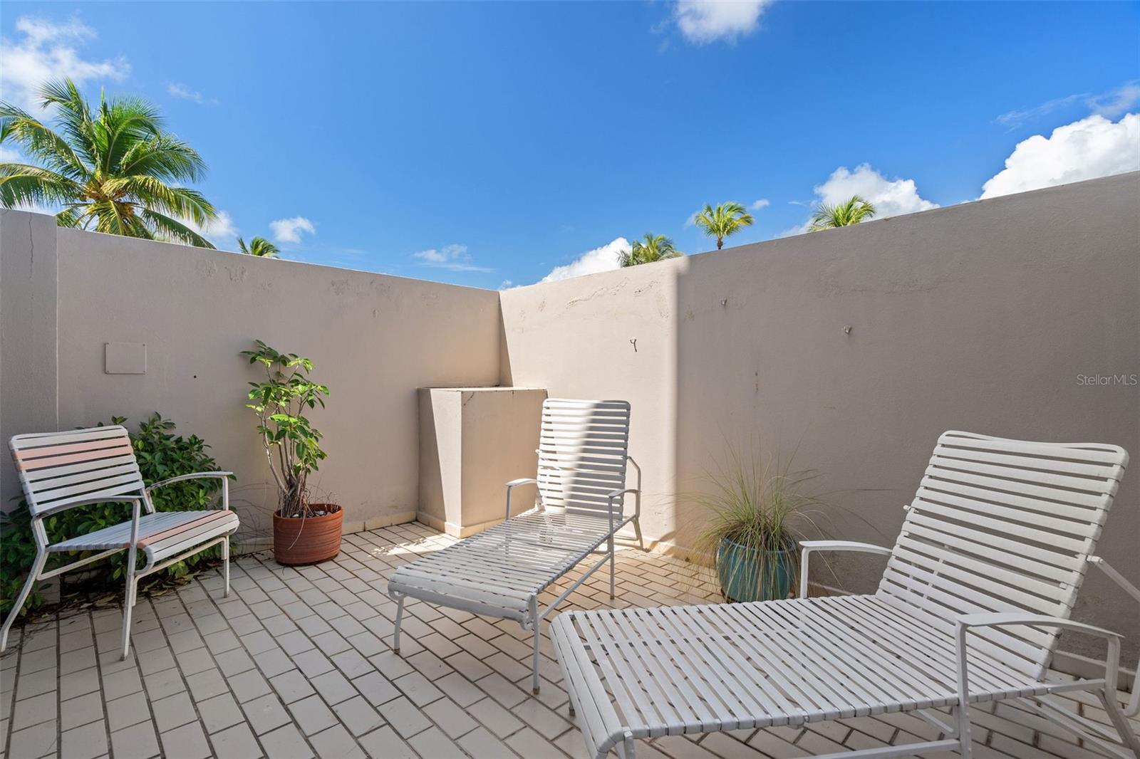 CRESCENT COVE CLUB CONDOMINIUM - Residential