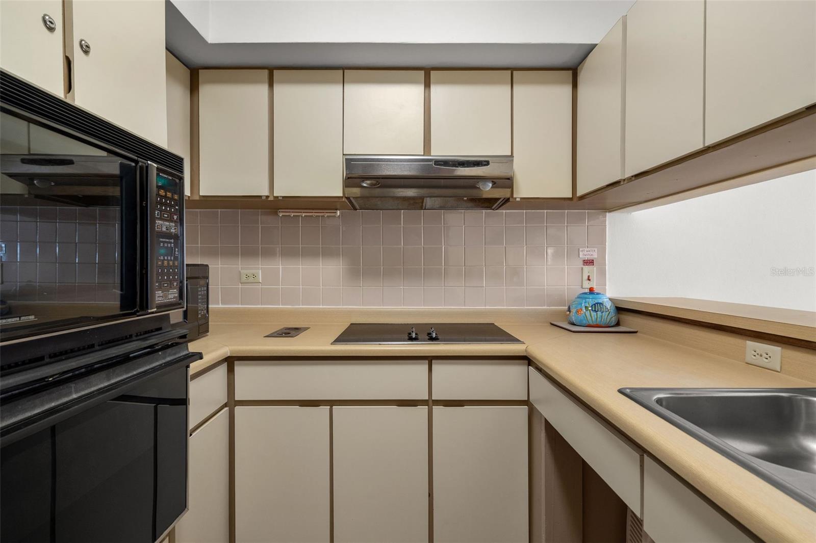 CRESCENT COVE CLUB CONDOMINIUM - Residential