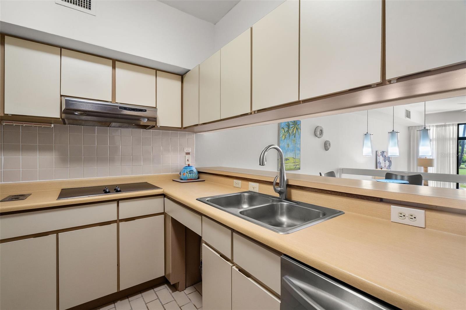 CRESCENT COVE CLUB CONDOMINIUM - Residential