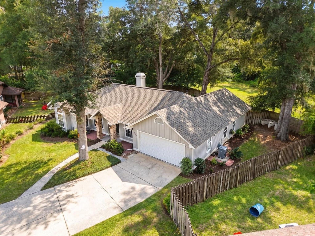 Photo of 1118 SW 82nd Terrace, Gainesville, FL 32607 (MLS # GC543230)