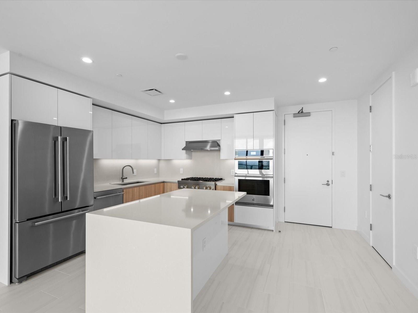 CONDO RESIDENCES AT 400 CENTRAL - Residential