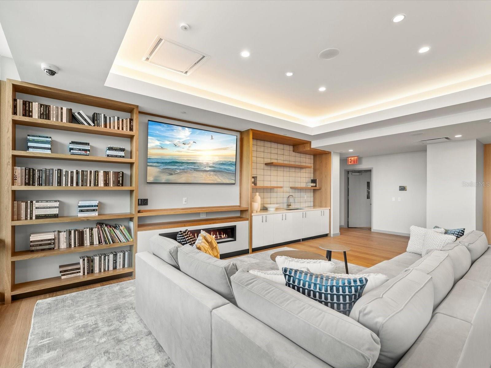 CONDO RESIDENCES AT 400 CENTRAL - Residential