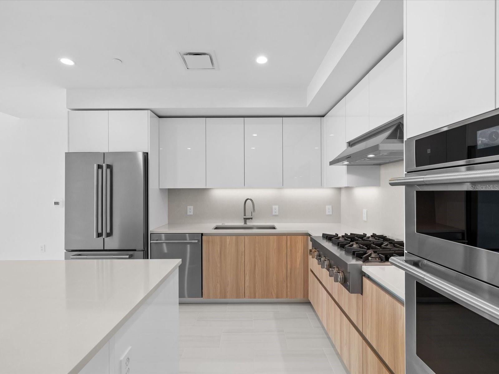 CONDO RESIDENCES AT 400 CENTRAL - Residential