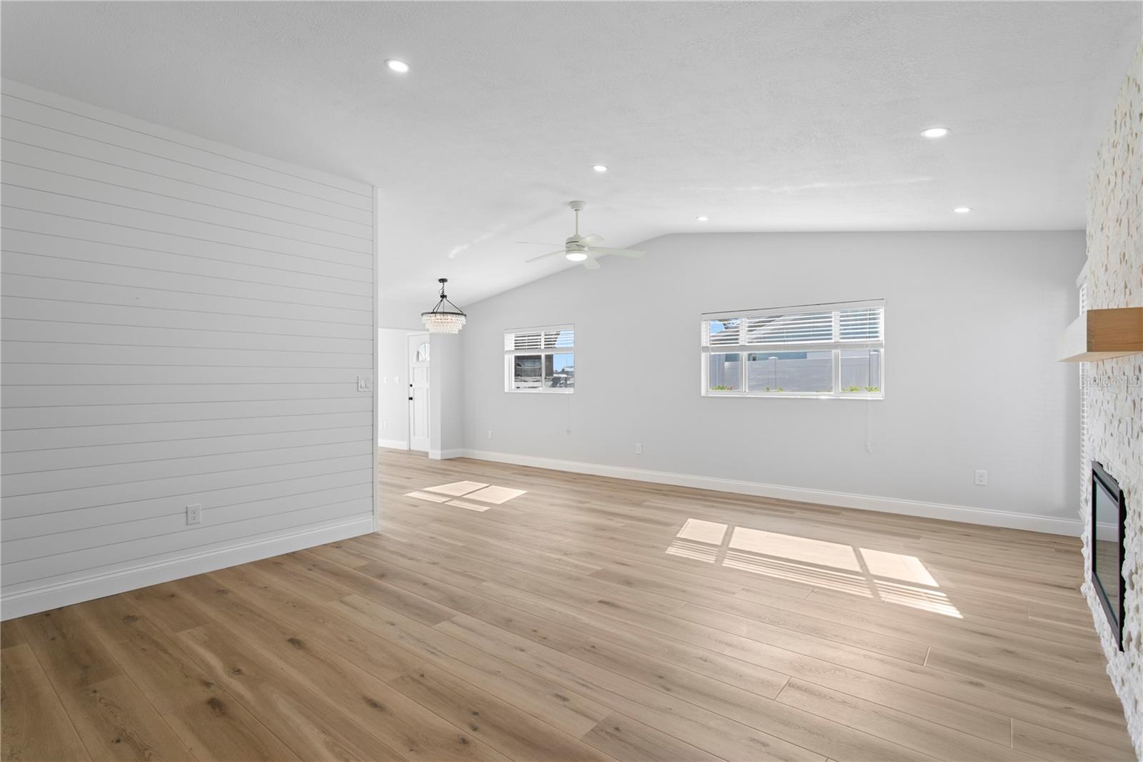 PASADENA ISLE - Residential