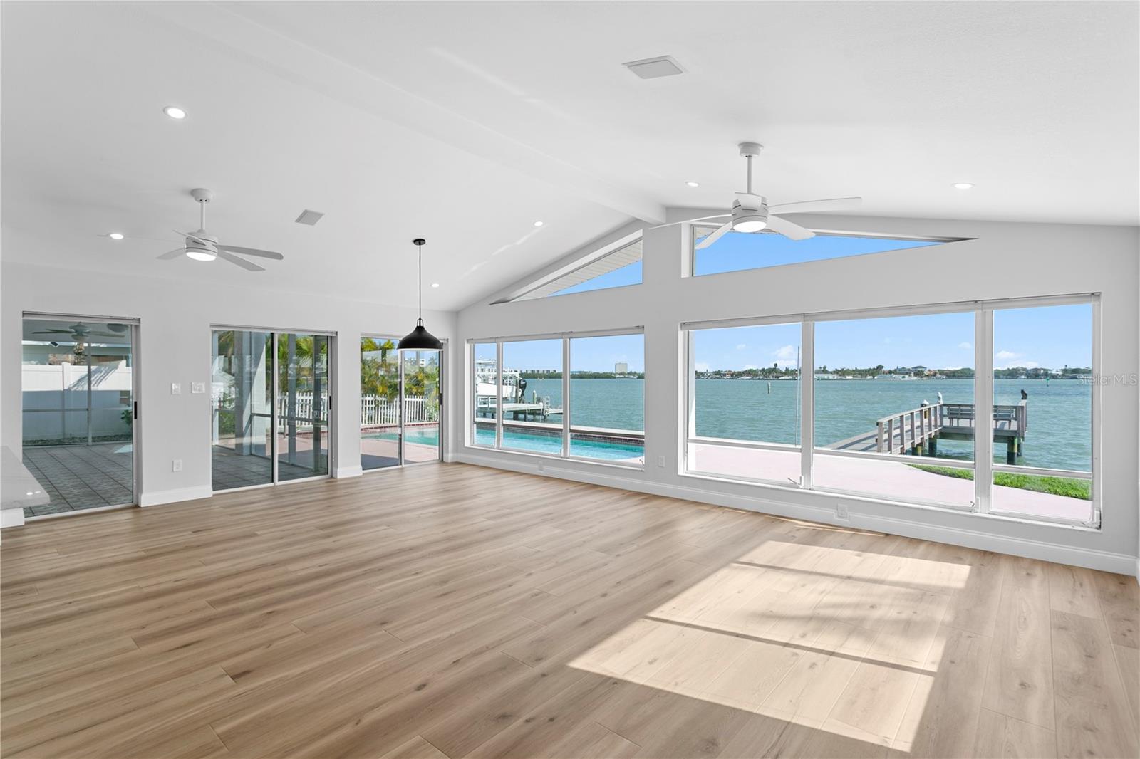 PASADENA ISLE - Residential