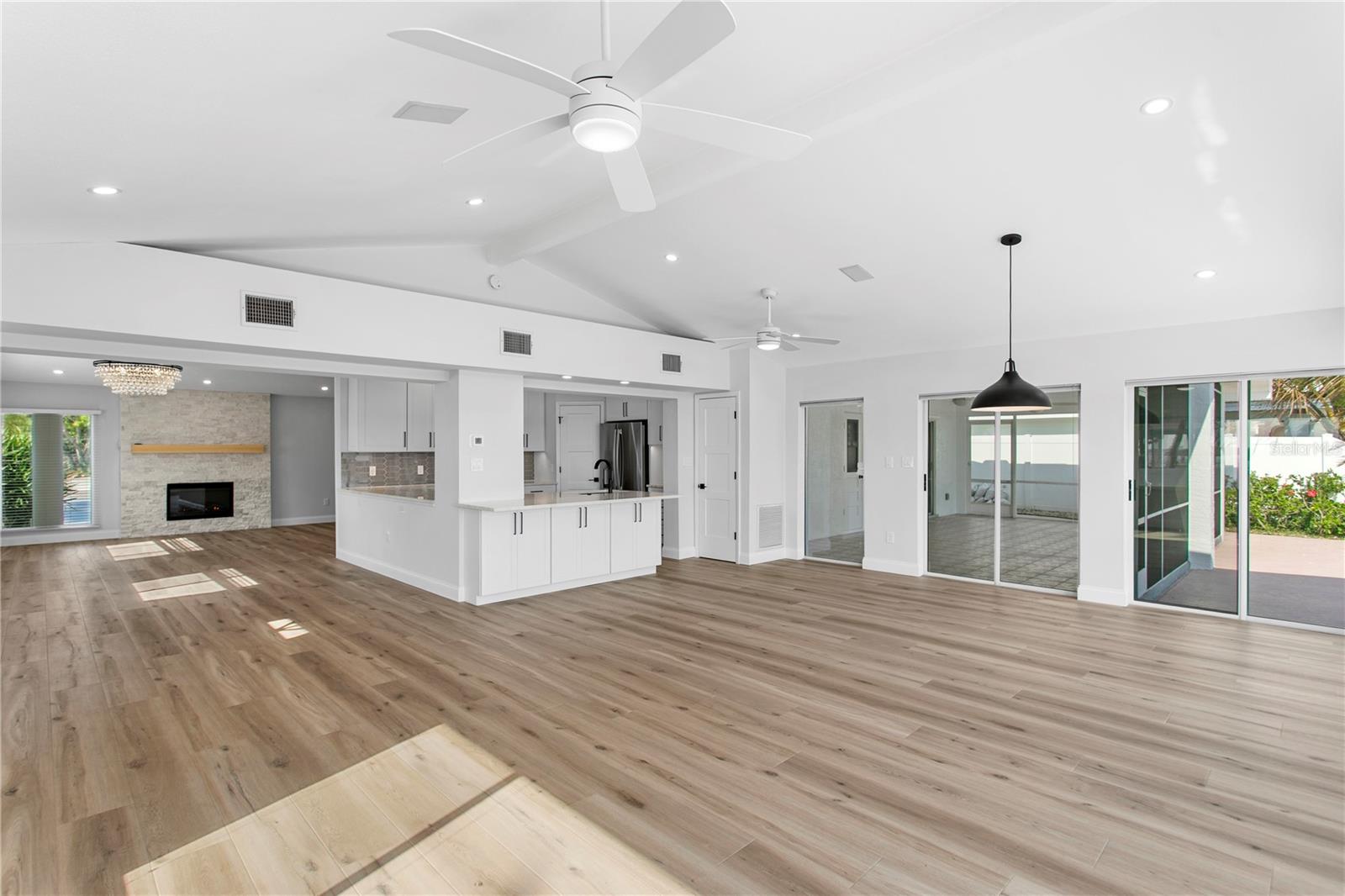 PASADENA ISLE - Residential