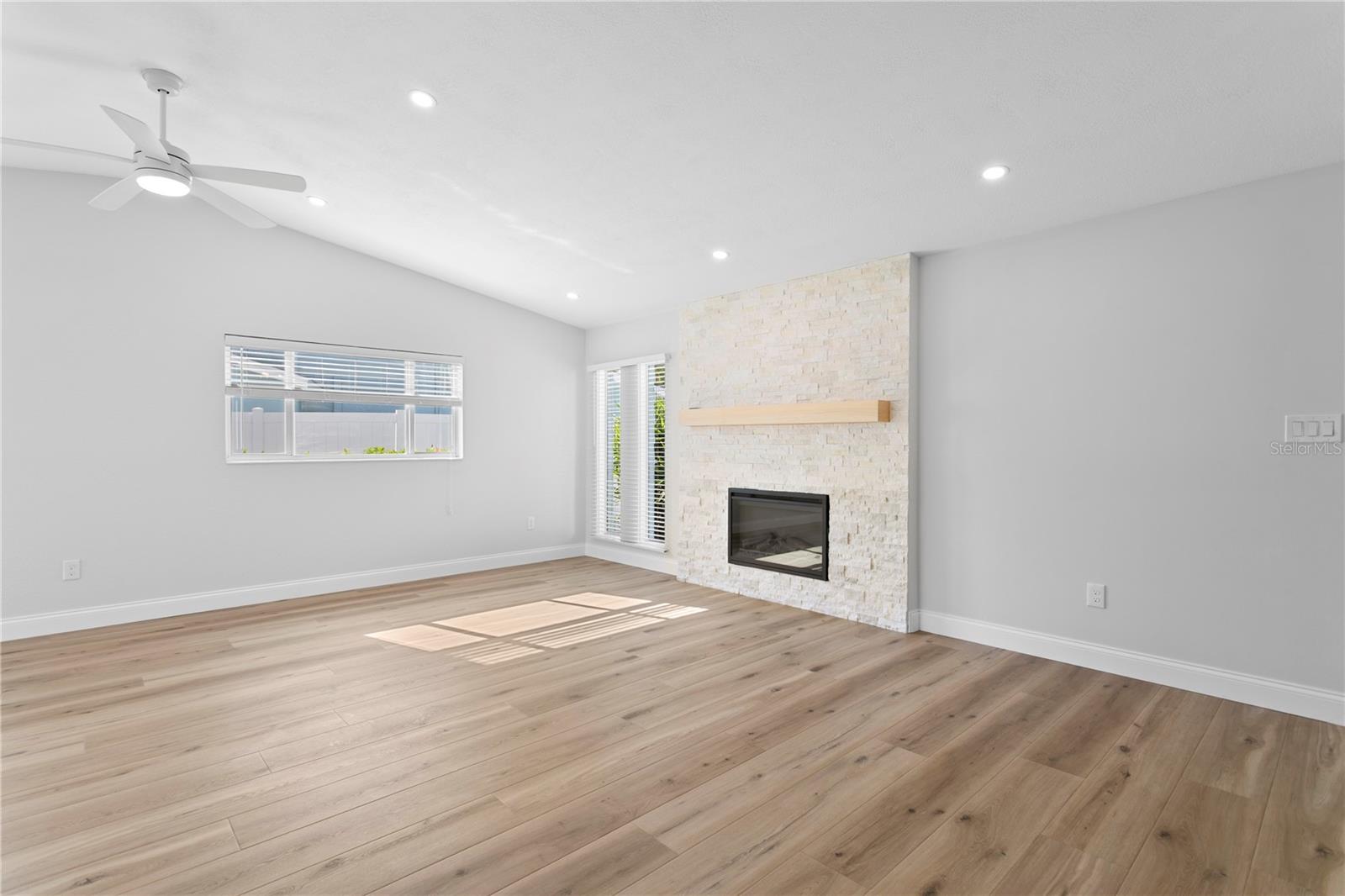 PASADENA ISLE - Residential