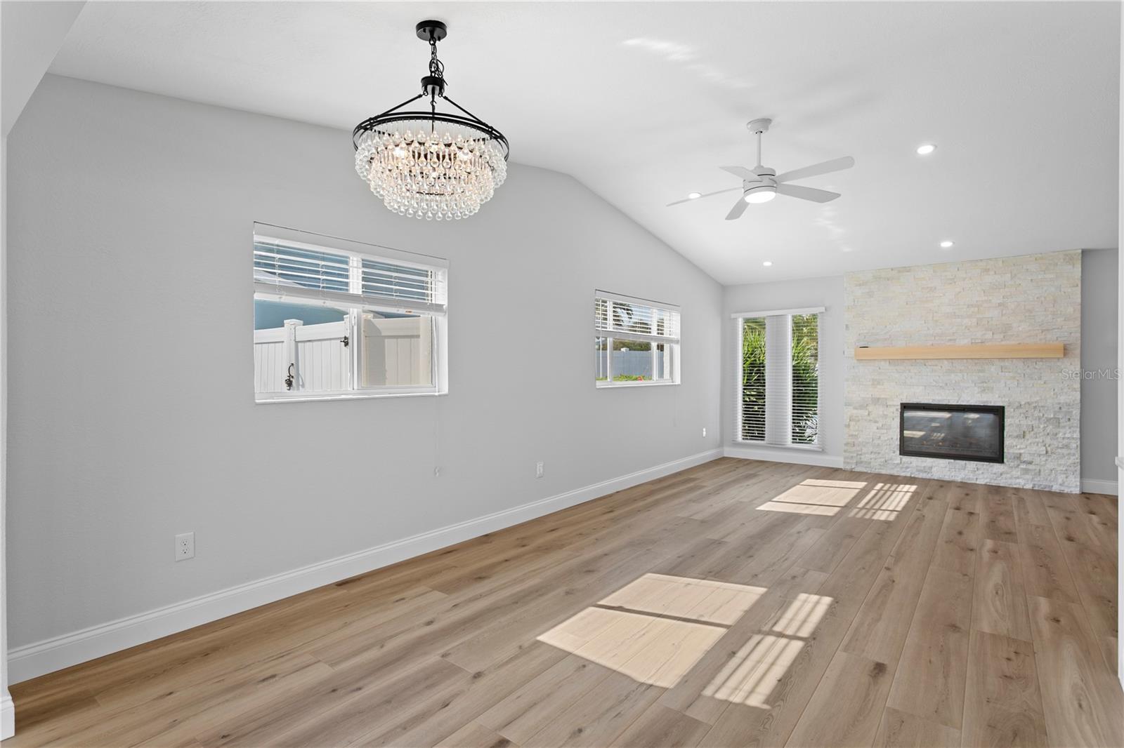 PASADENA ISLE - Residential