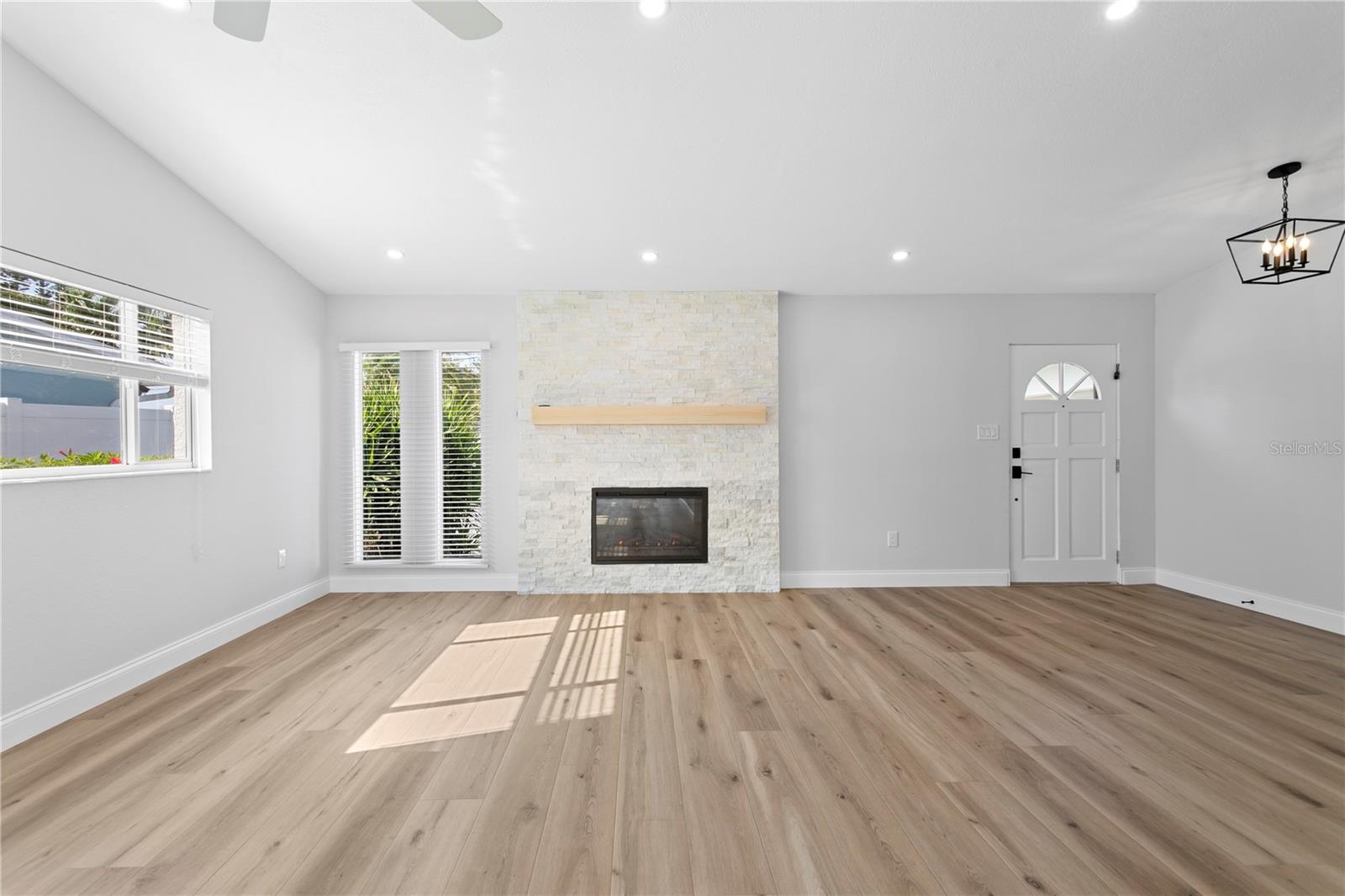 PASADENA ISLE - Residential