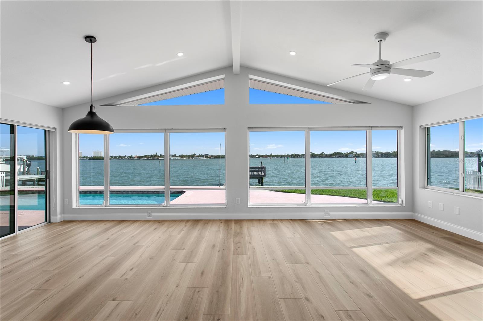 PASADENA ISLE - Residential