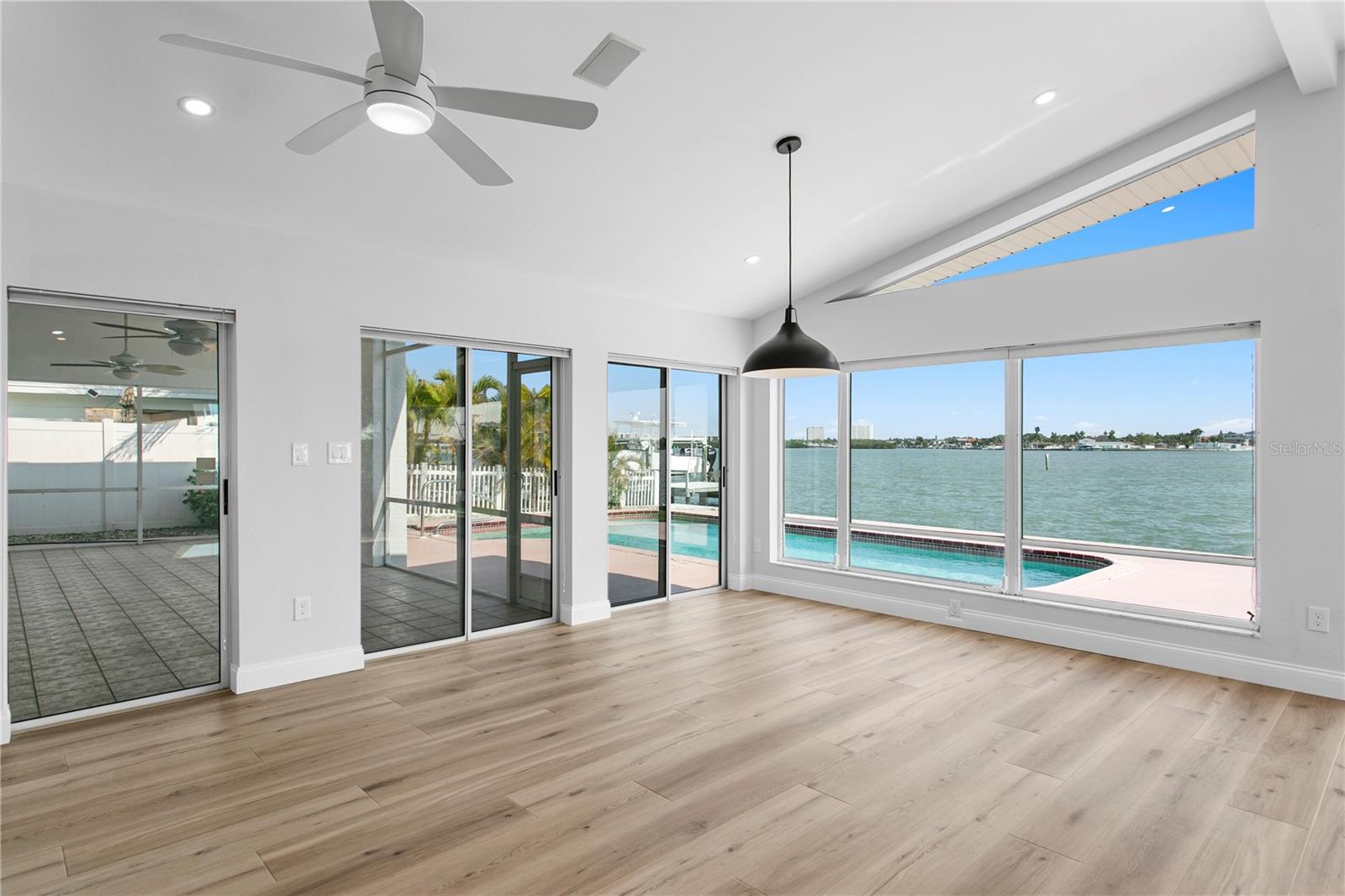 PASADENA ISLE - Residential