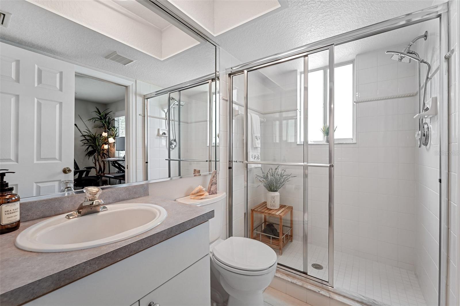 TARA CAY SOUND NORTH - Residential