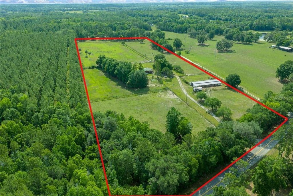 Photo of 18585 N Highway 329, Reddick, FL 32686 (MLS # OM725273)