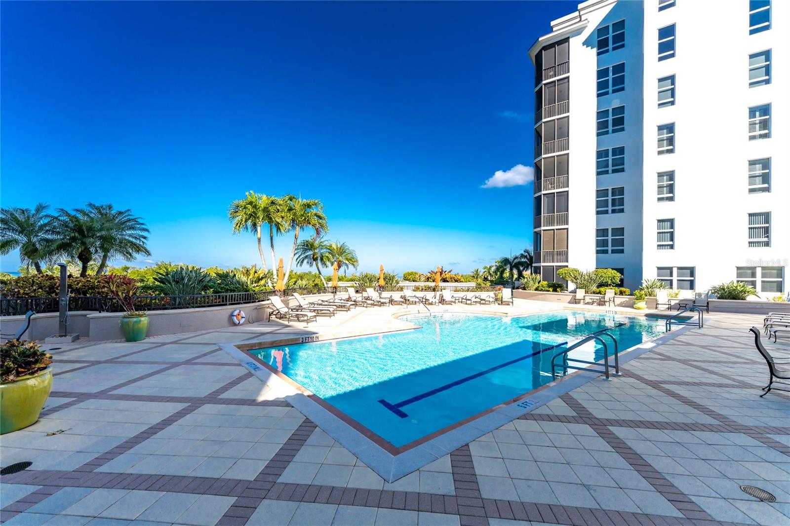 GRANDE ISLE TWRS III - Residential