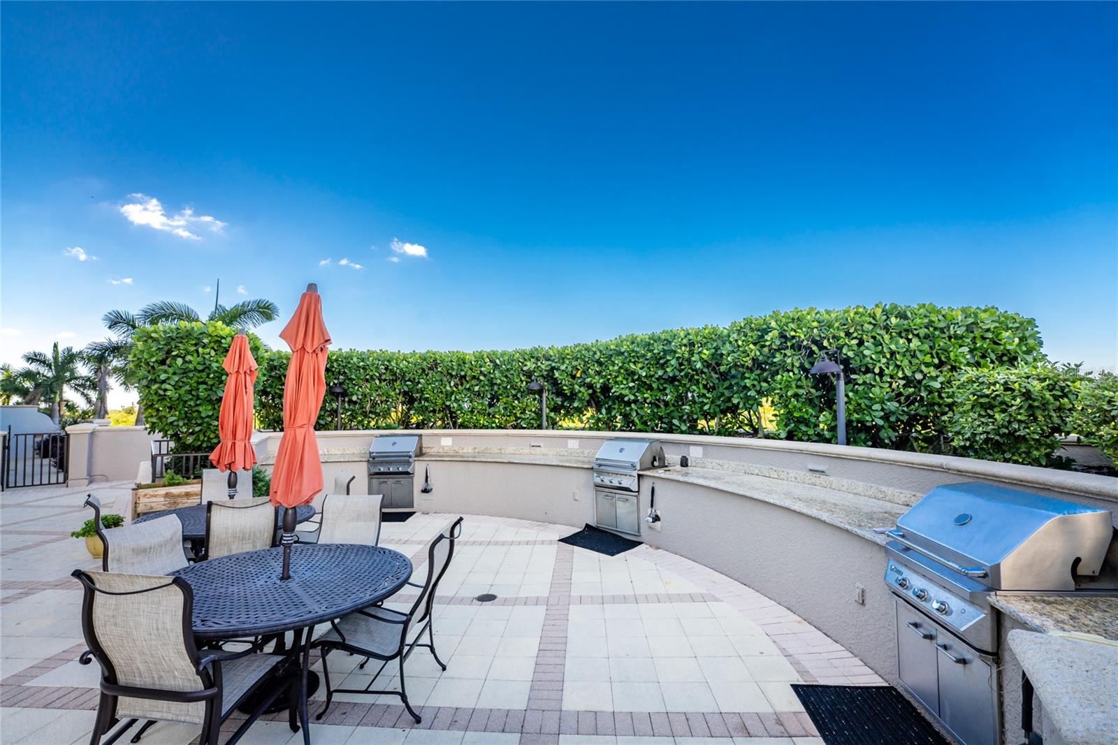 GRANDE ISLE TWRS III - Residential