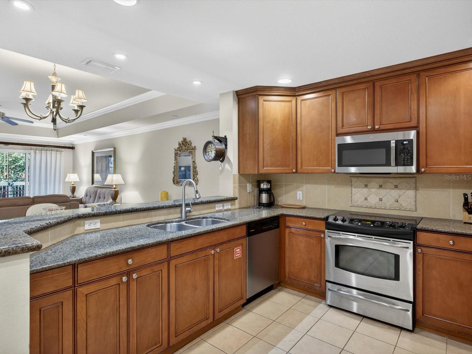 VILLAS AT REUNION SQUARE P3 CONDO - Residential