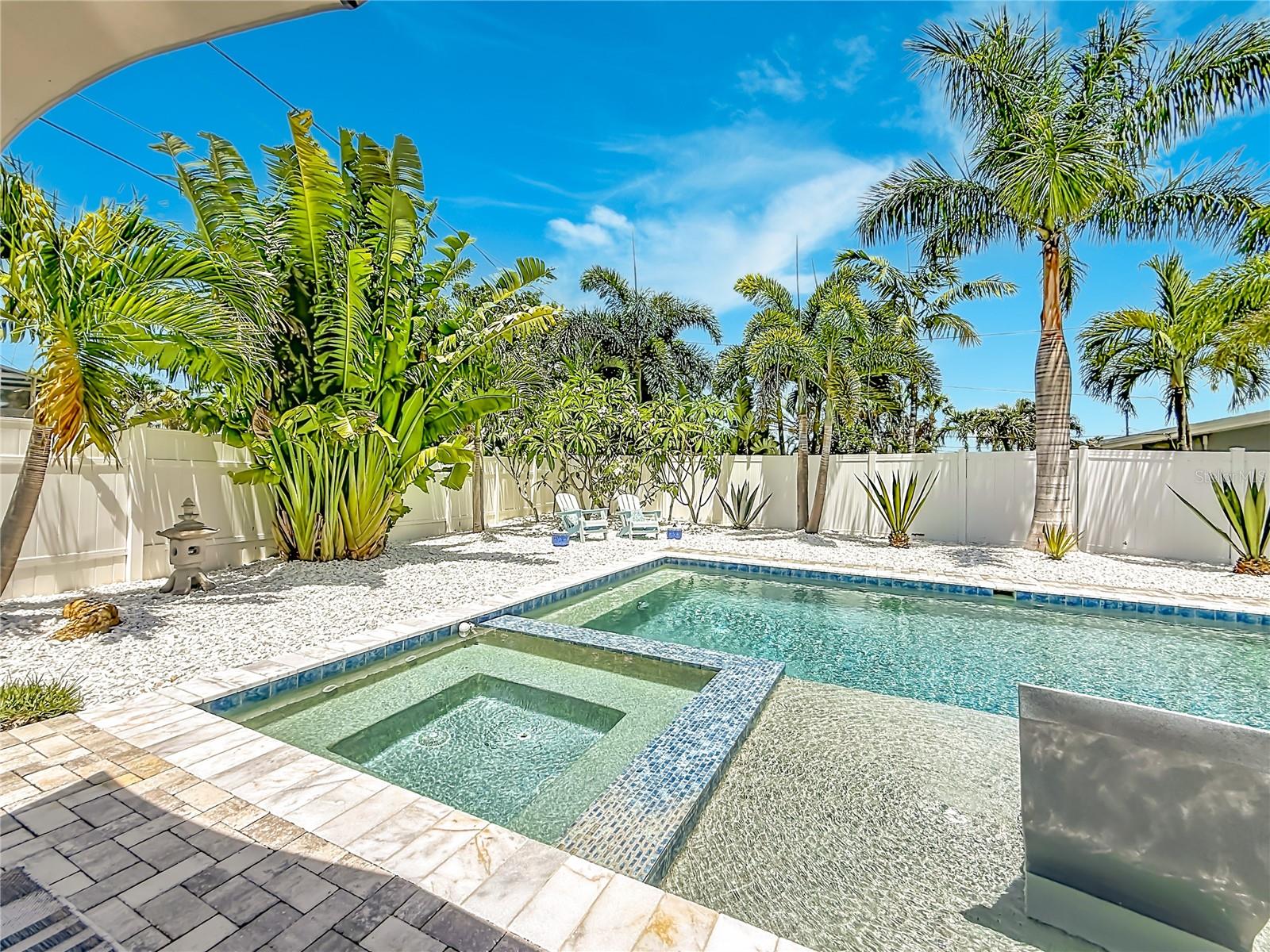 MAXIMO MOORINGS - Residential