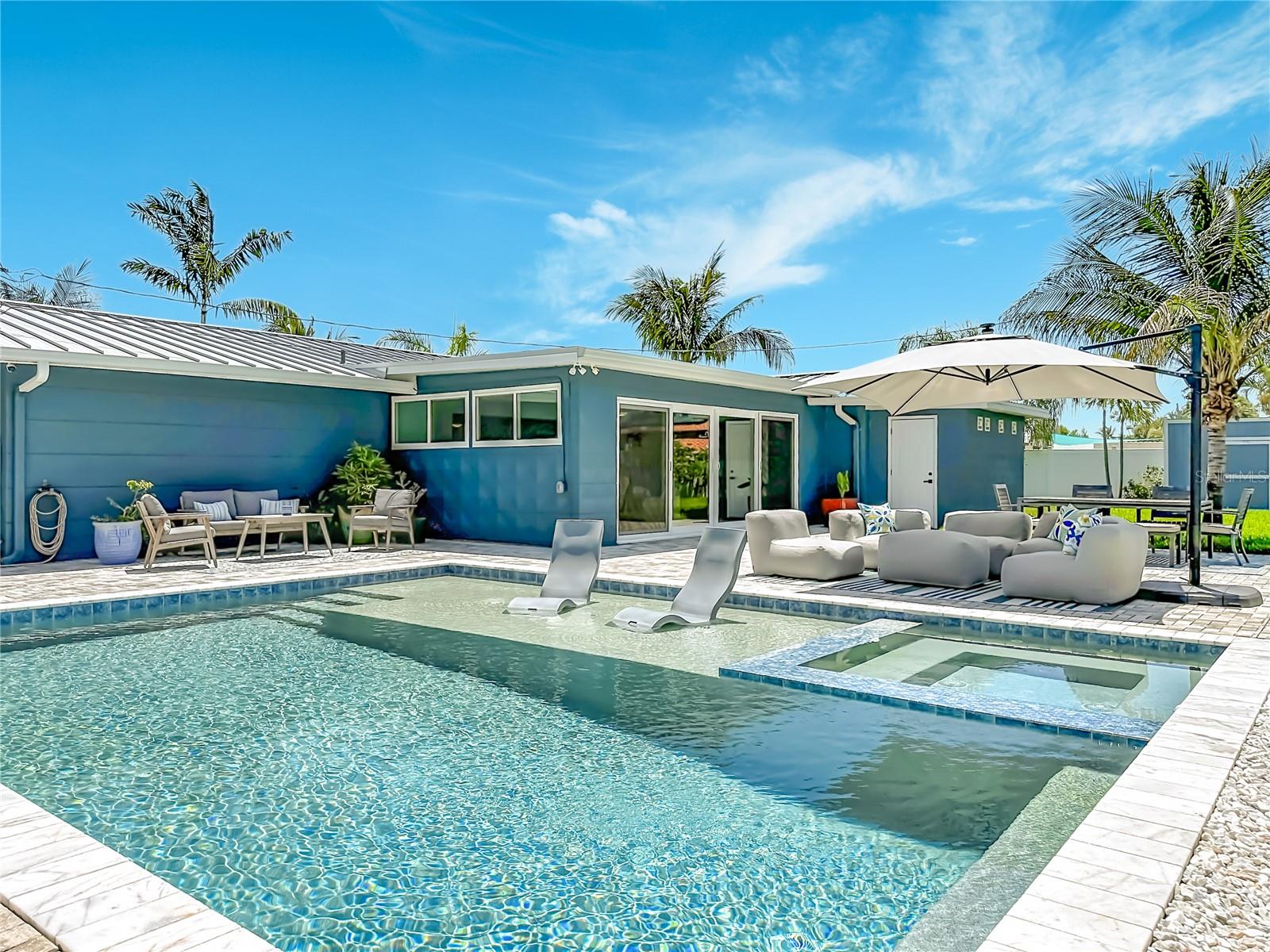 MAXIMO MOORINGS - Residential
