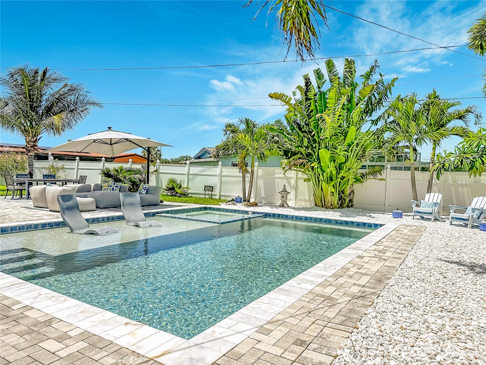 MAXIMO MOORINGS - Residential