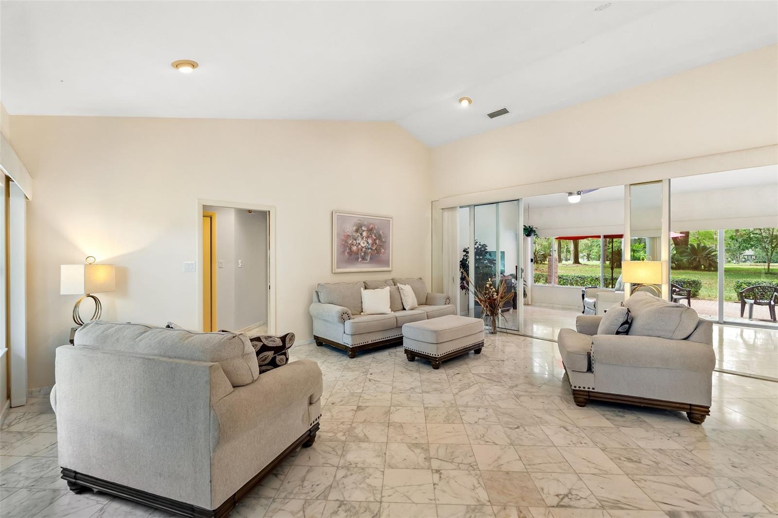 11123 PALMETTO BOULEVARD