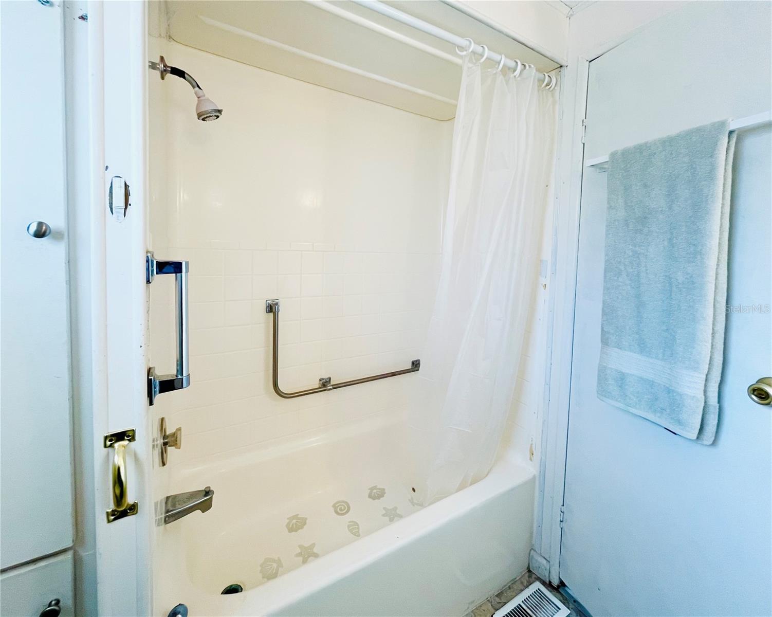 OAKWOOD MANOR - Residential