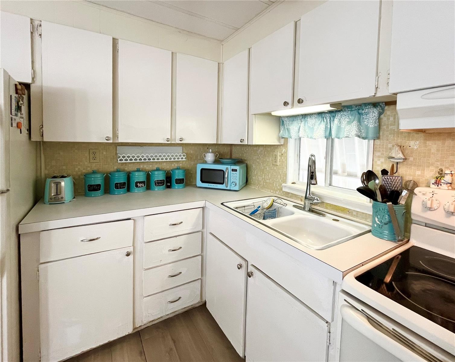 OAKWOOD MANOR - Residential