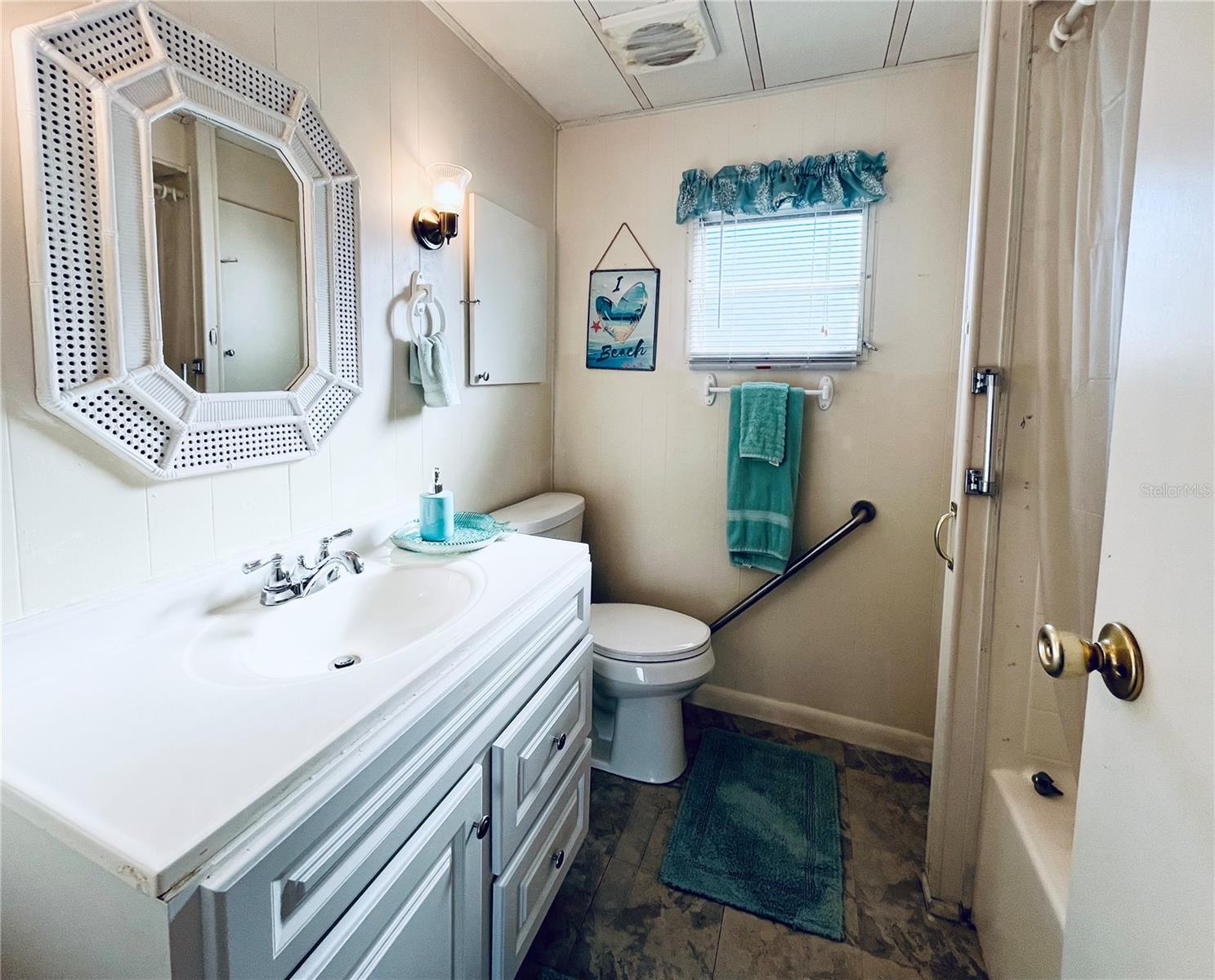 OAKWOOD MANOR - Residential