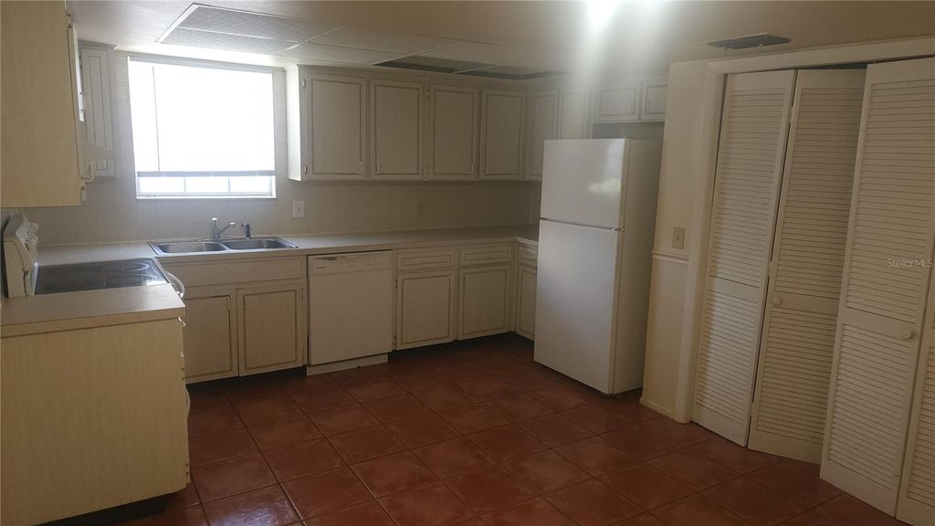 Photo of 14460 Reuter Strasse Circle #718, Tampa, FL 33613 (MLS # TB8471000)