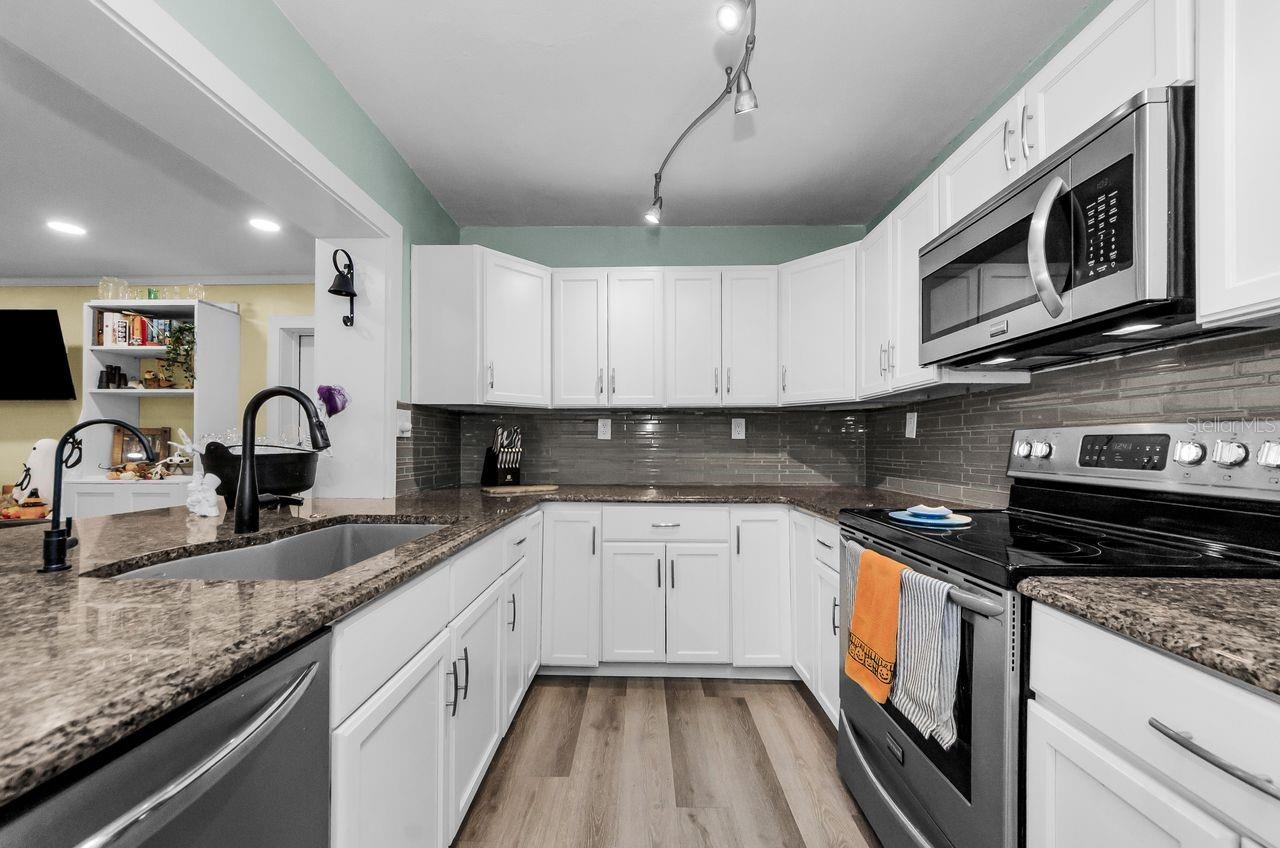 BAYSHORE HEIGHTS - Residential