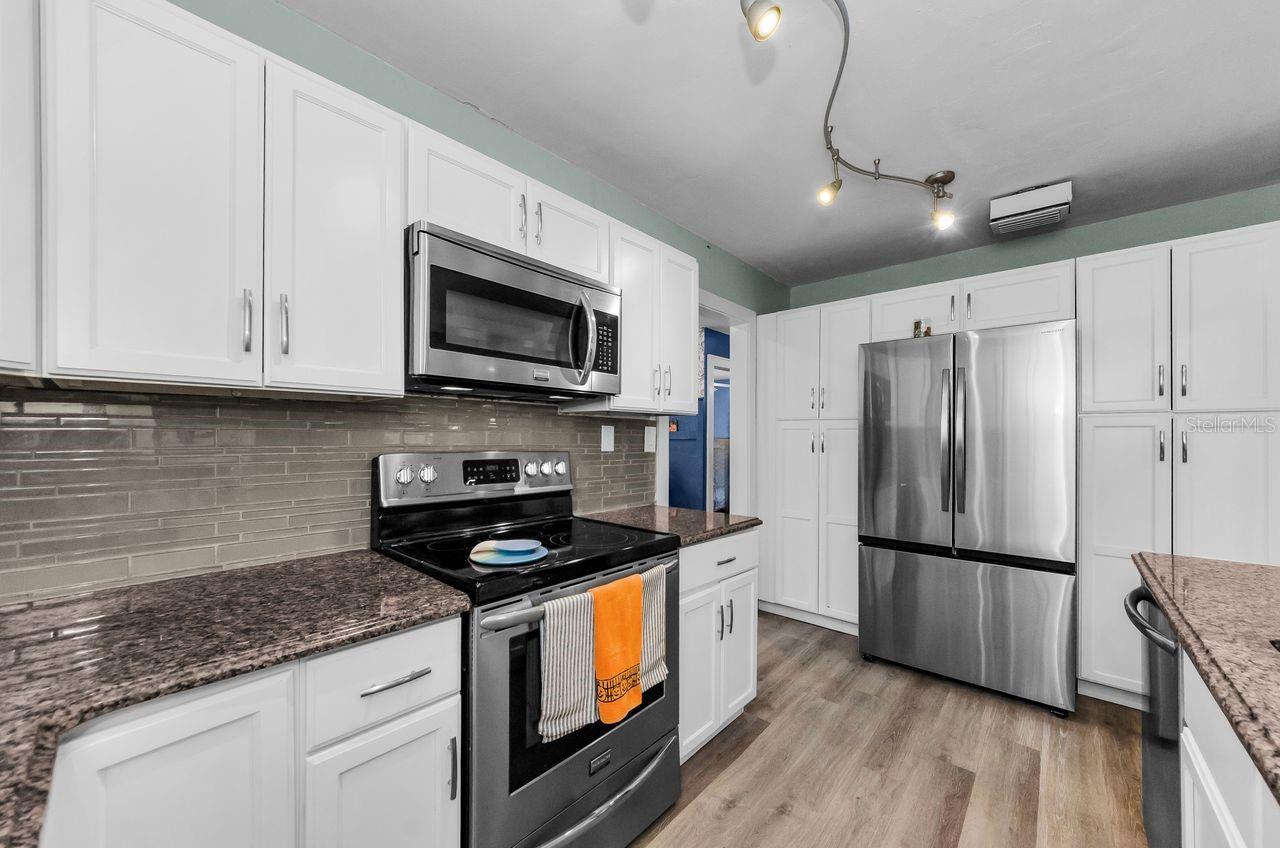 BAYSHORE HEIGHTS - Residential