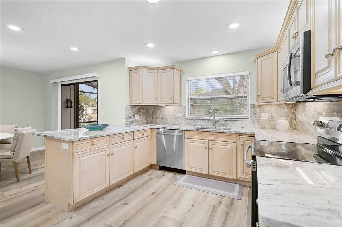 COUNTRY PLACE - Residential