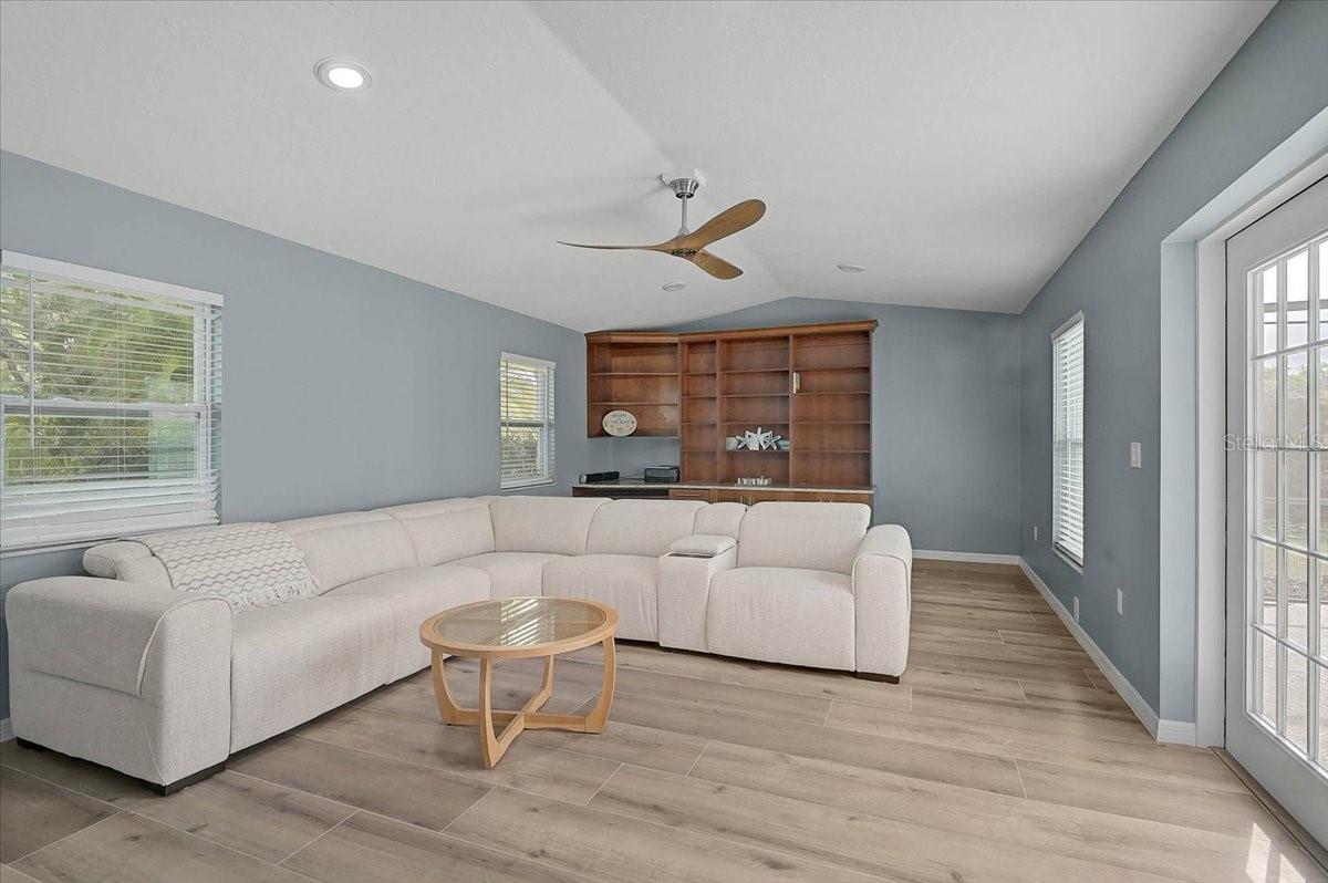 COUNTRY PLACE - Residential