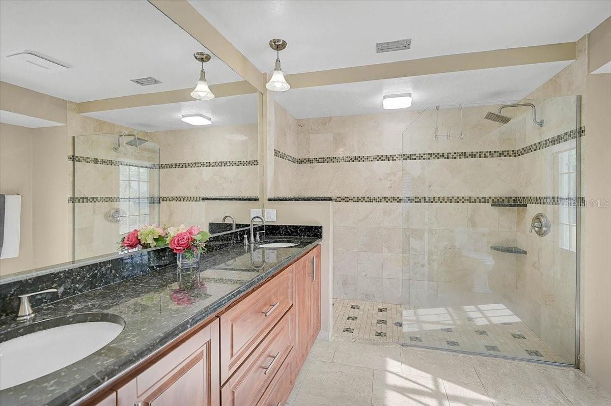 COUNTRY PLACE - Residential