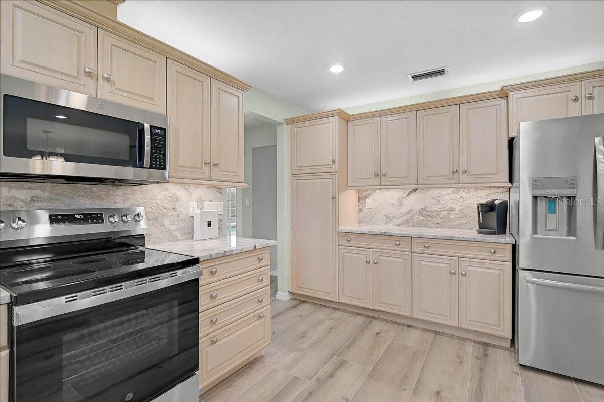 COUNTRY PLACE - Residential