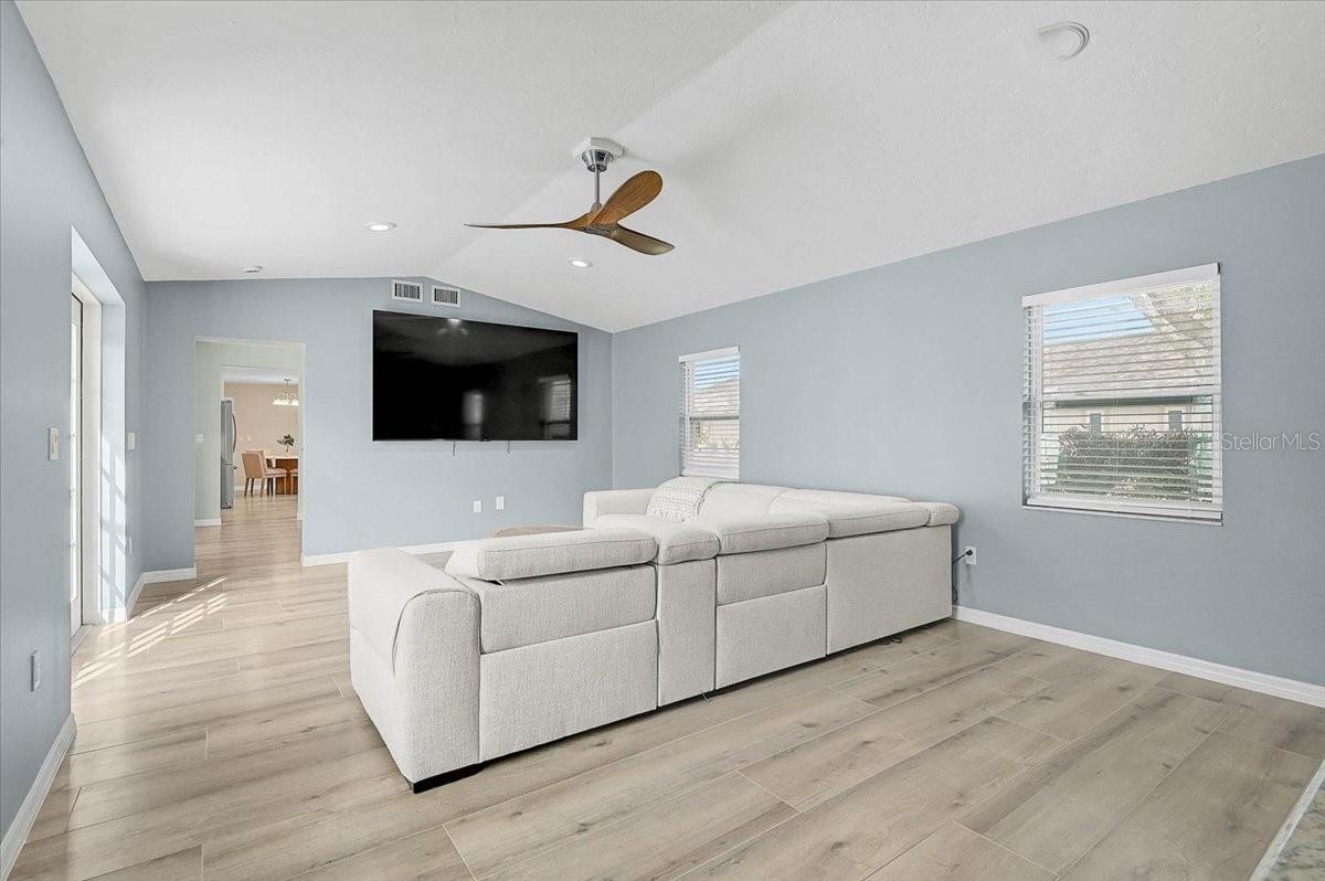 COUNTRY PLACE - Residential