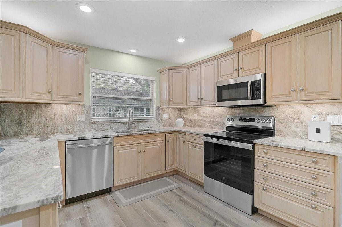 COUNTRY PLACE - Residential