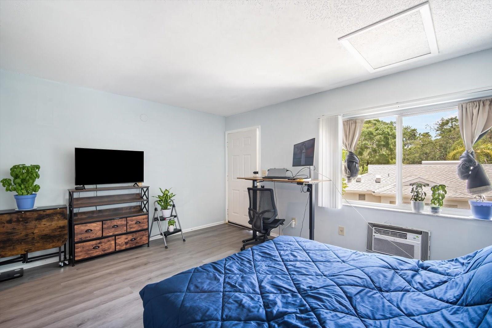 WATERSIDE CONDO II - Residential