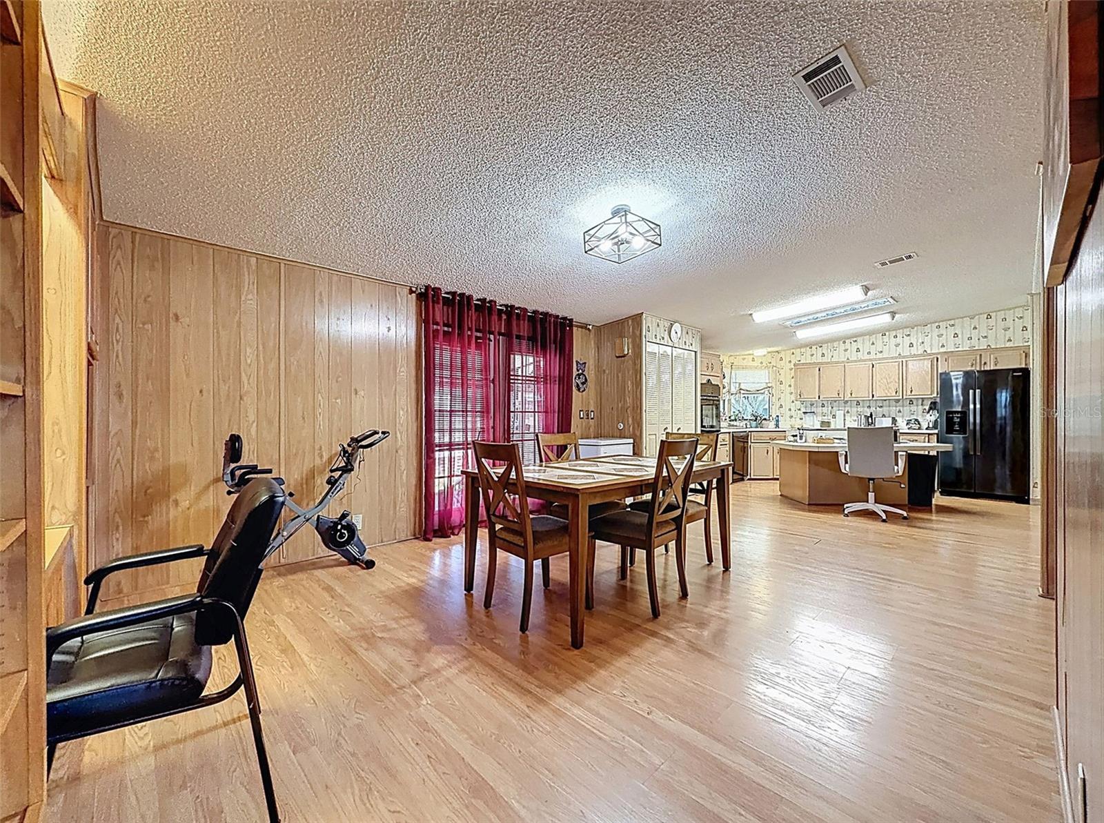 VILLAGE PARK - Residential