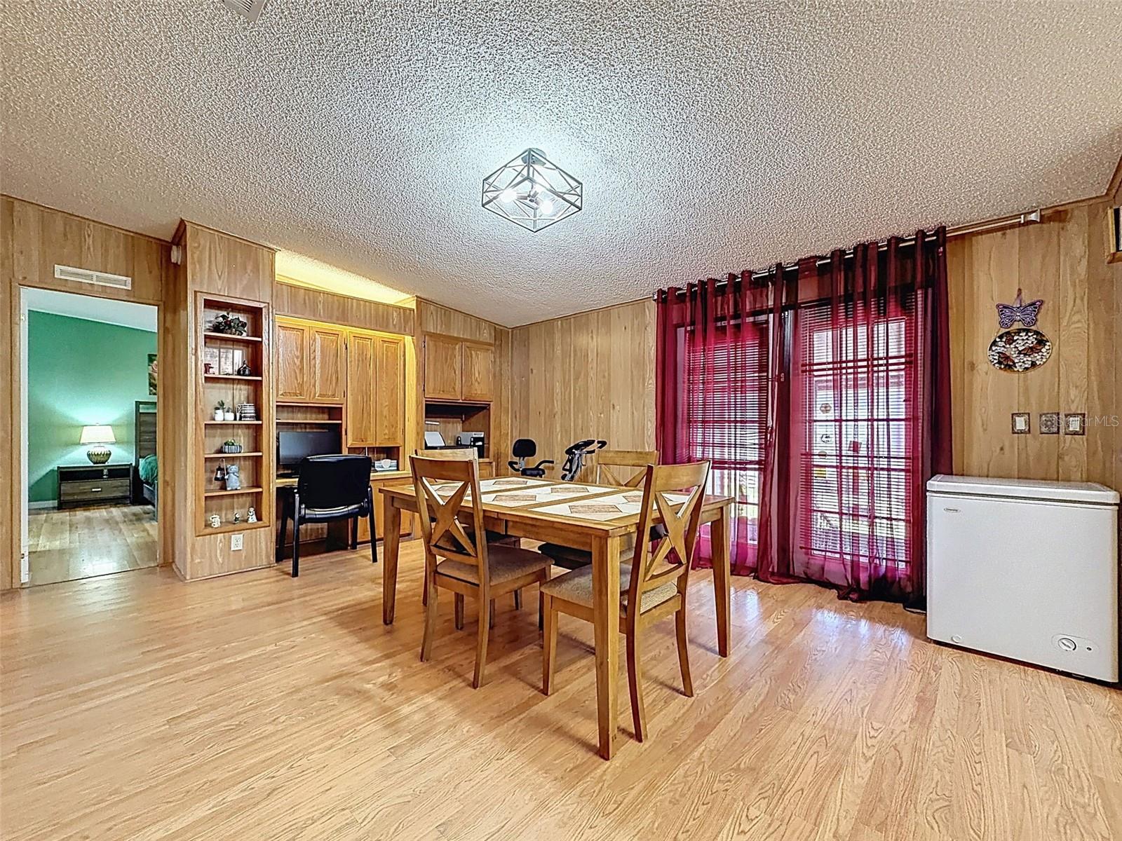 VILLAGE PARK - Residential